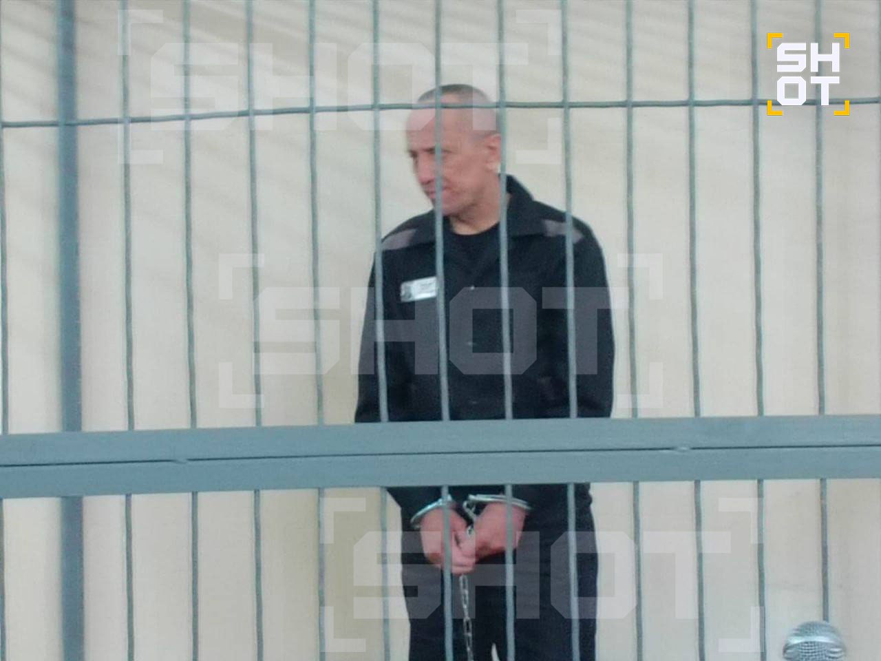 Число жертв ангарского маньяка выросло до 92 По данным SHOT Михаил Попков признался в убийствах двух 27 летних подруг Двойное убийство произошло в 2008 году недалеко от Ангарского электромеханического завода 12 августа обнаружили тела двух подружек в лесу около трассы М 53 предварительно обе девушки работали на предприятии Тогда подозреваемых не нашли Сейчас смогли доказать что убийца Попков Он подкатил к подругам на своём авто и попытался познакомиться Но диалог не пошёл началась ссора Пока одна девушка сидела в салоне автомобиля Попков накинул верёвку на шею её подруги Убил и вернулся за второй Вытащил из салона и также задушил Сегодня маньяка привезли в суд Он во всём признался и вёл себя максимально спокойно Попков сам периодически признаётся в убийствах чтобы скрасить своё пожизненное О последнем он рассказал в апреле 14 лет назад в Ангарске маньяк расправился с уборщицей Татьяной у здания водонасосной станции туристическим топориком Присоединяйся к нам в MAX   max ru shot