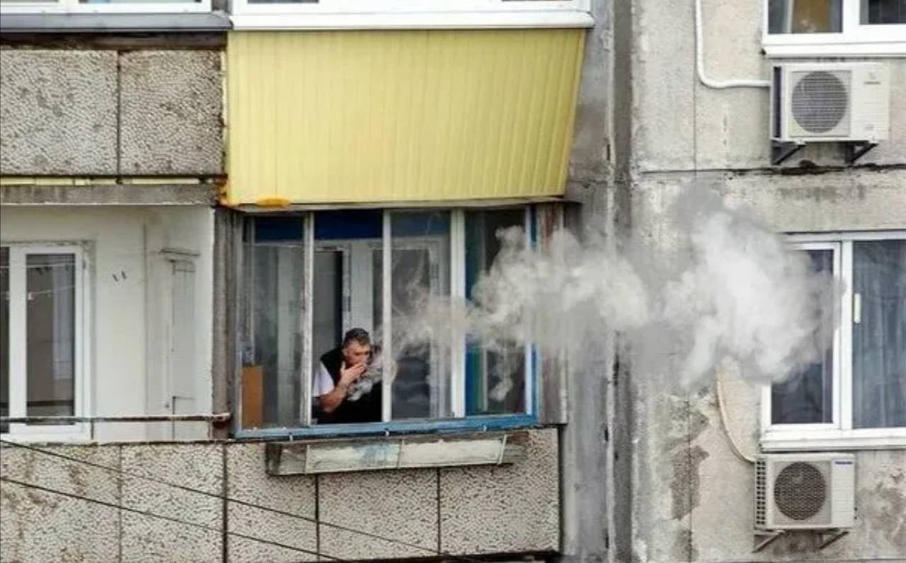 Россиянам грозят штрафы даже дома: за незаконную перепланировку — до 2,5 тыс. рублей, за курение в подъезде — 1,5 тыс., за ночной лай собаки — 1 тыс., за антисанитарию — до 3 тыс. рублей, напоминают юристы.