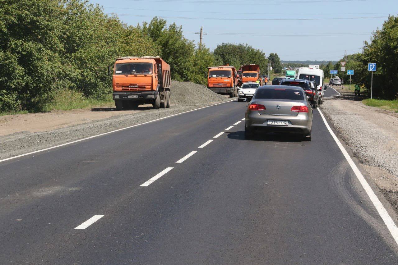 В Кемерове на 62-м проезде, на участке улицы от Волгоградской до Терешковой, уложили новый асфальт.   Протяженность отремонтированного участка - 810 метров.    Прислать новость    Подписаться
