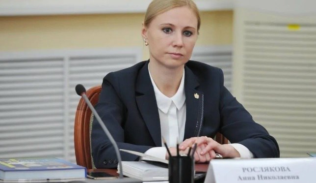 Анна Рослякова назначена Первым заместителем Руководителя Администрации Главы ЛНР Ранее она занимала пост первого заместителя Председателя Правительства Рязанской области. Источник: пресс-служба Правительства ЛНР