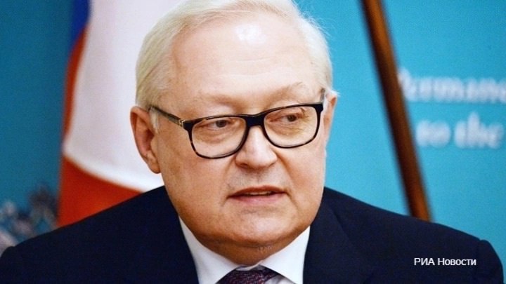 Владимир Путин продлил срок госслужбы замглавы МИД РФ Сергею Рябкову до 2026 года, следует из распоряжения президента. Дипломату 8 июля исполняется 65 лет.