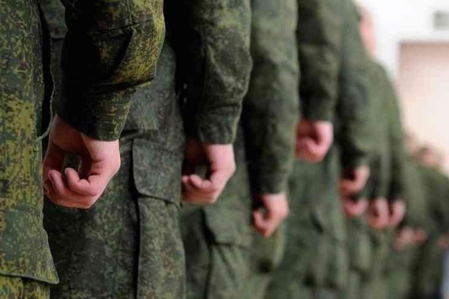 В Минске стартовали учебные сборы для военнообязанных С 2 сентября в Октябрьском районе Минска и Молодечненском районе Минской области начались плановые учебные сборы для военнообязанных территориальных войск сообщила пресс служба Минобороны Беларуси Цель сборов совершенствование навыков должностных лиц исполкомов в формировании воинских частей территориальной обороны а также подготовка военнообязанных к выполнению их задач В ходе сборов будут восстановлены навыки управления подчиненными у командного состава а военнообязанные отработают тактическую и огневую подготовку включая упражнения по управлению огнем артиллерии и учебные стрельбы на полигонах Вооруженных Сил Сборы завершатся командно штабным учением Ранее подобные учения прошли в Брестском Чериковском и Краснопольском районах Беларусь Минск ТерриториальнаяОборона УчебныеСборы Военнообязанные Артиллерия ТактическаяПодготовка ОгневаяПодготовка Минобороны Учения ВоеннаяПодготовка Безопасность VK Instagram TikTok ZhivetZheBelarus