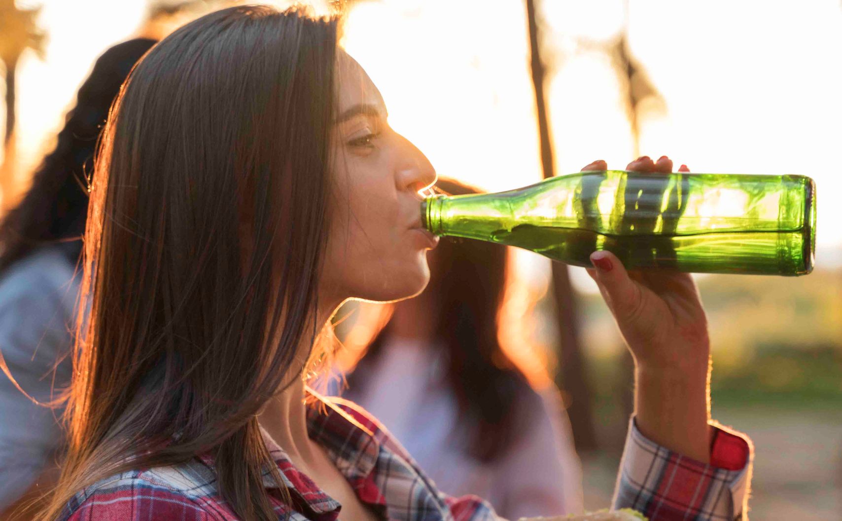 На Камчатке вынесли приговор женщине которая укусила полицейского Она заявила что находилась в стрессе из за произошедшего в этот день землетрясения Сотрудник полиции стал жертвой 43 летней жительницы краевого центра Она агрессивно отреагировала на сделанное ей замечание сначала обругала правоохранителя а потом вцепилась в него зубами рассказали ИА Камчатское время в прокуратуре Подробности по ссылке kamtime ru article fb9053dd d81f 440b 826c 0c1718b6f188