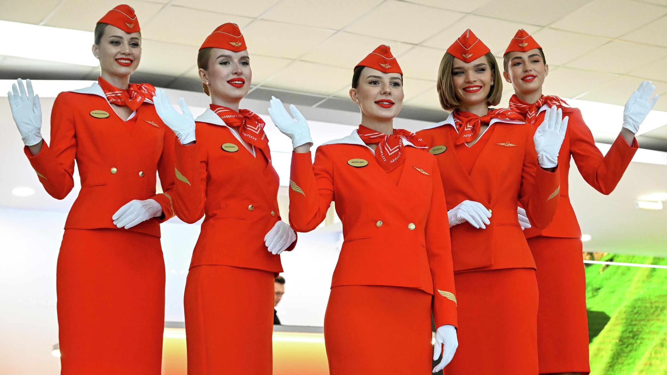 Аэрофлот впервые расширил спектр направлений по субсидированным тарифам увеличив их число до 25 сообщает Telegram канал авиаперевозчика Впервые география субсидируемых государством перелетов расширяется до 25 направлений говорится в сообщении В числе направлений на которые распространяется действие федеральной программы субсидирования в 2026 году указаны Москва Красноярск Санкт Петербург Хабаровск и Владивосток В 2025 году запущен эксперимент по онлайн продаже льготных и субсидируемых авиабилетов Это сделано для упрощения процедуры покупки таких билетов и снижения времени на проверку отчетности авиаперевозчиков которая необходима для выделения им субсидий