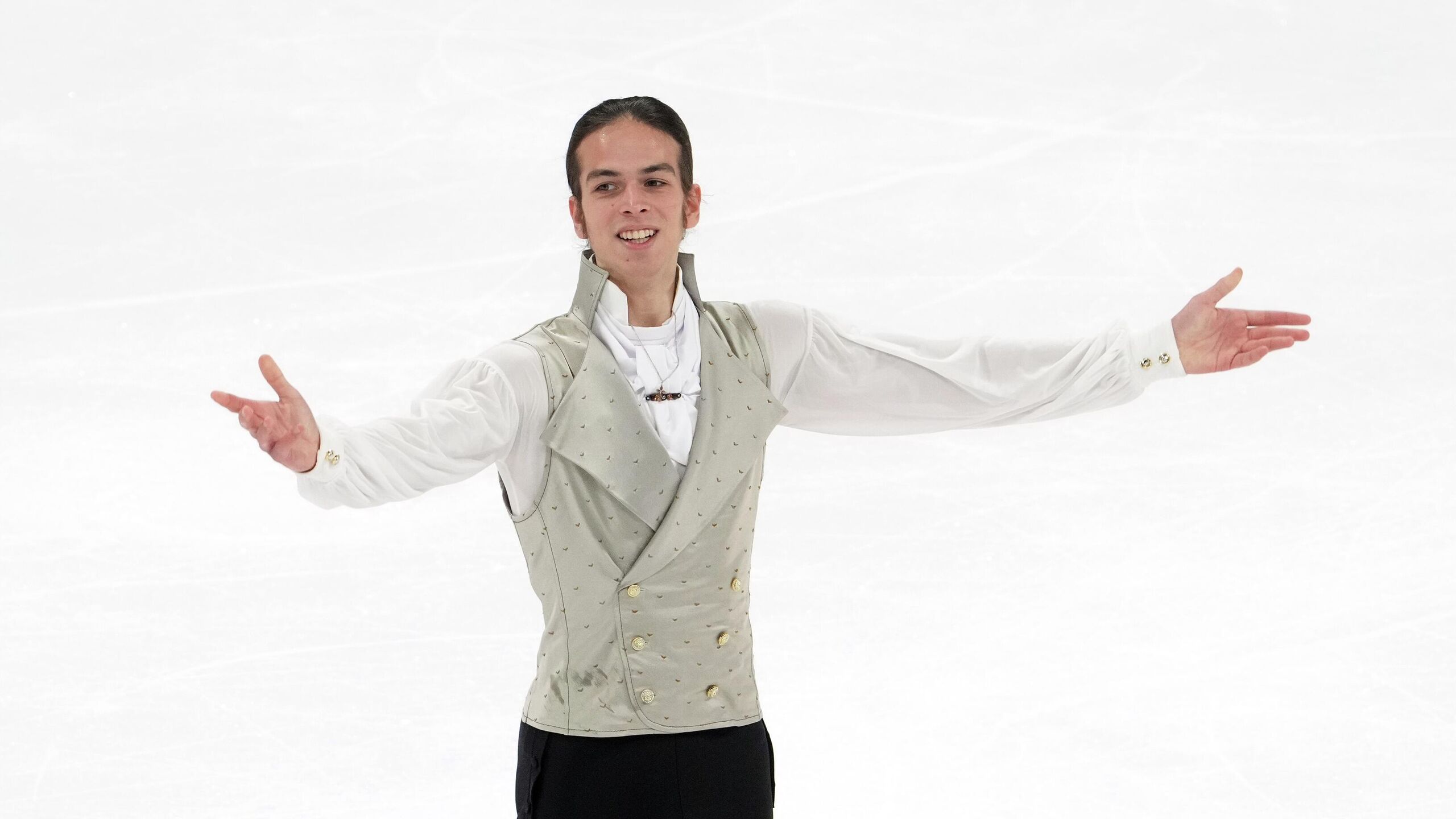 Действующий чемпион России по фигурному катанию Петр Гуменник подаст заявку на участие в Мемориале Грушмана который пройдет в Санкт Петербурге 20 21 января сообщил РИА Новости источник знакомый с ситуацией По итогам чемпионата России президент Федерации фигурного катания на коньках России ФФККР Антон Сихарулидзе рассказал РИА Новости о планах организовать специальный турнир с участием сильнейших российских фигуристов для лучшей подготовки к Олимпиаде трехкратной чемпионки страны Аделии Петросян и Гуменника