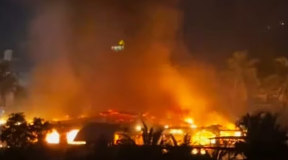 Пожар в ночном клубе в Гоа унес жизни не менее 25 человек В индийском штате Гоа в ночном клубе Birch by Romeo Lane произошёл пожар в результате которого погибли по меньшей мере 25 человек включая четырёх туристов и около 50 человек получили травмы По предварительным данным возгорание началось в подвале клуба возможно из за взрыва газового баллона и охватило всё здание Власти проводят расследование инцидента и обещают привлечь виновных к ответственности Подписаться