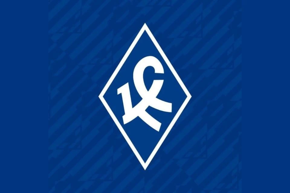 «Крылья Советов» предложили мировое соглашение «РТ-Капиталу» 22 мая арбитражном суде прошло второе заседание по иску «РТ-Капитал» к «Крыльям Советов». Представители самарского футбольного клуба предложили мировое соглашение и попросили отсрочить слушания по этому делу. - Мы хотели бы завершить дело мировым соглашением. Только сейчас было подтверждено финансирование, поэтому на этой неделе смогли направить истцу и в суд ходатайство и проект мирового соглашения. Надо понимать, что футбольному клубу надо играть. Если он не будет играть, то не получит финансирования, - высказалось руководство «Крыльев Советов» в ходе разбирательств. Несмотря на протест истца, суд удовлетворил ходатайство самарского футбольного клуба. Следующее заседание по иску состоится 10 июля.