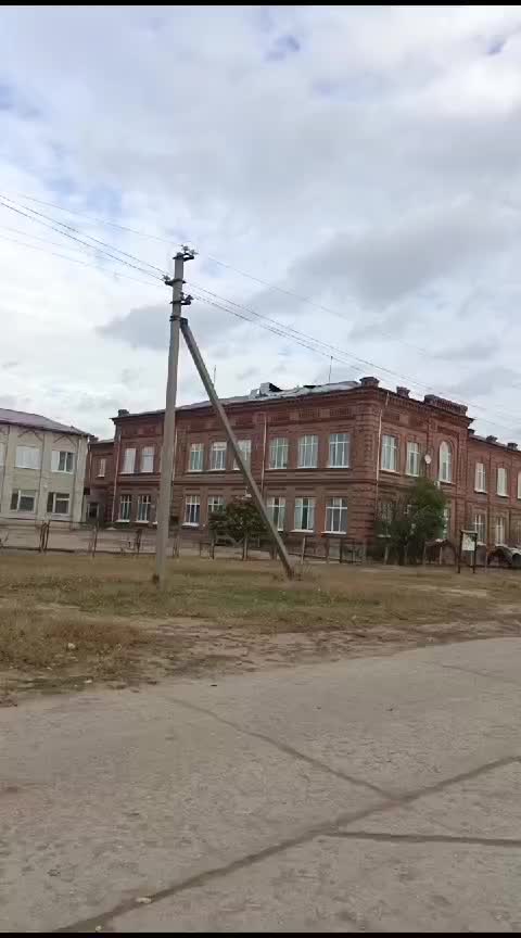 Сильный ветер повредил крыши зданий в Староминском и Ленинском районах Кубани