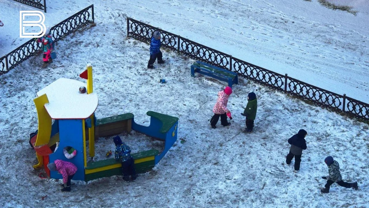 2 5 тысячи школьников проведут оздоровительные каникулы в Кольском Заполярье До 22 февраля для ребят организовали насыщенную программу открылись 25 лагерей дневного пребывания в Мурманске Александровске Апатитах и Кировске Юные северяне смогут принять участие в спортивно массовых мероприятиях соревнованиях по настольным играм а также посетить Фитжитал центр с игровыми консолями компьютерными площадками и зонами виртуальной реальности Все самые важные новости Telegram MAX