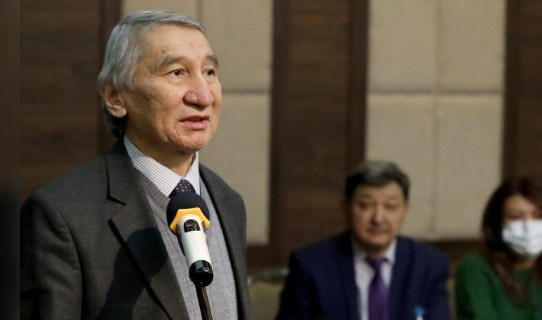 У общественного деятеля Бекболота Талгарбекова прошли обыски пишет Кактус Вчера его упоминал Аскат Алагозов а еще Талгарбеков был одним из подписантов обращения о досрочных выборах Вот вам фотка чтобы понимали о ком идет речь Примечательно что в 2016 его задерживали по подозрению в подготовке к захвату власти Тогда его приговорили к 14 годам лишения свободы а в 2019 году оправдали по статье Насильственный захват власти но осудил по статье Разжигание межрегиональной розни УК КР и отпустили из колонии условно досрочно СЕЙЧАС KG I   Прислать новость