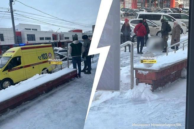 37 летняя женщина умерла на улице Гоголя По словам очевидцев рядом с погибшей был молодой человек который хотел помочь и начать массаж сердца но диспетчер скорой сказала не трогать женщину Медики приехали примерно через 30 минут но спасти её не удалось врачи сообщили о внезапной остановке сердца НОВОСТИ и ТОЧКА Подписаться