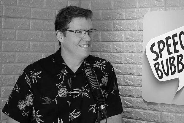 В возрасте 63 лет умер американский композитор Гай Мун автор мелодий к мультфильмам Губка Боб Квадратные Штаны и Семейка Аддамс сообщает Hollywood Reporter Господин Мун попал в больницу 8 января когда его сбила машина в пригороде Лос Анджелеса Полученные в ДТП травмы оказались несовместимы с жизнью Гай Мун лауреат премии Эмми более 20 лет проработал на телеканале Nickelodeon В США композитор наиболее популярен благодаря работе над мультсериалом Волшебные покровители Соцсети kommersant