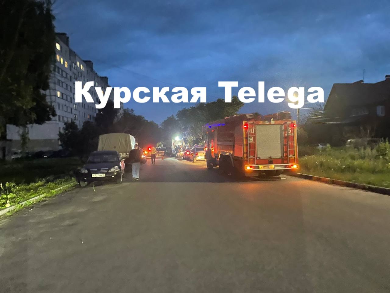 В Курске на улице Маяковского, 107 машина влетела в скутер. Очевидцы сообщают, что скутер выезжал на главную дорогу, когда в них на скорости врезался легковой автомобиль. Водитель скутера, которому чуть больше 20, сильно пострадал. На данный момент ему оказывают помощь. Также ранения получила его пассажирка. Курская Telega / Прислать новость