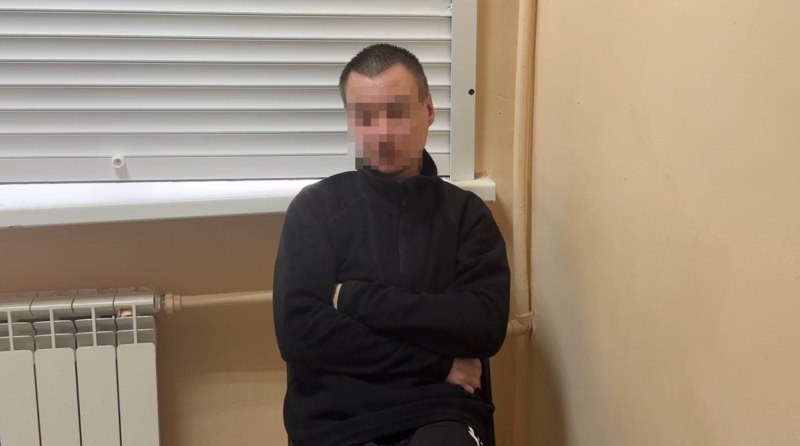Подозреваемого в серии преступлений мужчину задержали в Иванове Подозреваемого в серии преступлений мужчину задержали в Иванове Полицейские выяснили что в июне 37 летний злодей напал на улице на прохожего и пытался украсть у него золотую цепь с крестиком но его спугнули очевидцы Спустя время подозреваемый пытался похитить трубы но не смог а в августе мужчина купил две бутылки водки и расплатился чужой найденной картой Полиция возбудила уголовные дела ранее фигурант был неоднократно судим отметили в ведомстве Сайт   ivteleradio ru Бот обратной связи в ТГ ivteleradio feedback bot