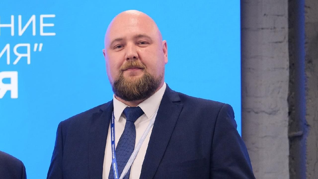 В Нытвенском округе новый глава Депутаты местной Думы выбрали на эту должность первого замглавы администрации округа Александра Косовских К обязанностям он приступит с завтрашнего дня с 27 ноября Предыдущий глава округа Ринат Хаертдинов подал прошение об отставке в августе В июне в Уральском прошли митинги за его отставку Фото На местах       Подписаться на Properm ru