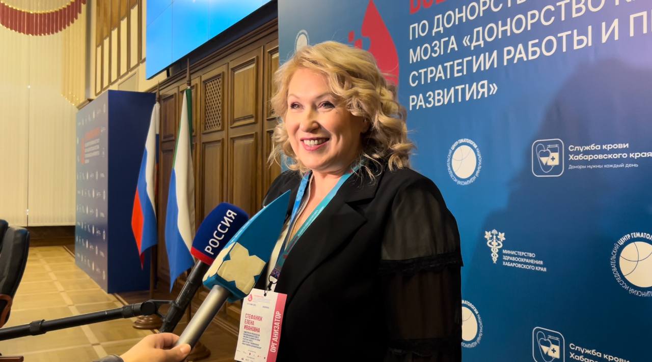 Состоялось торжественное открытие Всероссийского форума по донорству крови и костного мозга с международным участием «Донорство как система. Стратегии работы и приоритеты развития». В мероприятии приняли участие Губернатор Хабаровского края Дмитрий Викторович Демешин Приветствие участникам форума направил и министр здравоохранения Российской Федерации Михаил Альбертович Мурашко. Перед участниками выступили министр здравоохранения Хабаровского края Станислав Геннадьевич Мальцев и руководитель Управления росздравнадзора по Хабаровскому краю и Еврейской автономной области Олег Петрович Гнатюк. #ФорумСлужбыКрови #Донор #СпасибоДонор #ДонорКрови #НФРЗ #КодДонораЗащитникиОтечества #Хабаровск #НМИЦгематологии
