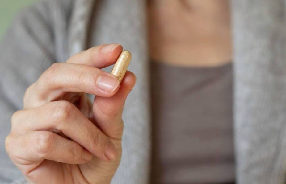 БАДы с коллагеном бесполезны заявили врачи Популярные БАДы с коллагеном не делают кожу гладкой и суставы крепче в организме он просто распадается на аминокислоты как обычный белок из еды Весь эффект связан лишь с увеличением белка в рационе отмечают эндокринологи У здоровых людей его уровень в норме и добавки не дают ни энергии ни выносливости Исключение пациенты с сердечной недостаточностью где Q10 используют как часть терапии Подпишитесь и следите за актуальными новостями на нашем канале telegram me joinchat AAAAAEEdc qam7052mnXKA