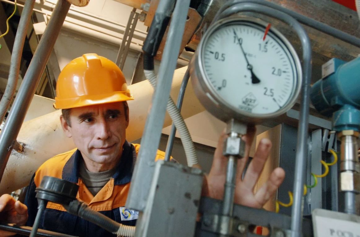 Новогодние каникулы в округе прошли безопасно и в штатном режиме Праздники это не только отдых для жителей но и серьёзная проверка для всех служб жизнеобеспечения Коммунальщики медики и спасатели Октябрьского округа с честью выдержали этот экзамен Об этом на своей странице в Telegram рассказала глава округа Ирина Николаевна Вальченко Она поблагодарила все дежурные бригады за слаженную работу которая обеспечила для жителей спокойные и безопасные каникулы Уверена что и в дальнейшем наши службы продолжат работать единой командой на благо каждого жителя Октябрьского округа отметила Ирина Николаевна