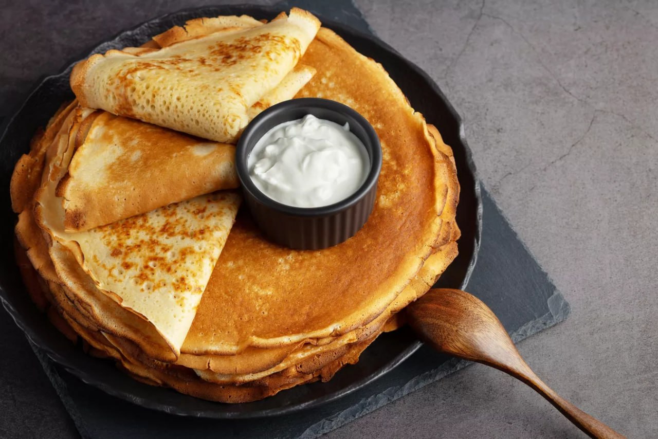 Сметана остается любимой начинкой к блинам почти у трети россиян рассказали РИА Новости в Россельхозбанке В топ 3 любимых начинок также входят сгущенка и икра А мед и творог самые непопулярные наполнители Подписаться на РИА Новости экономика Все наши каналы