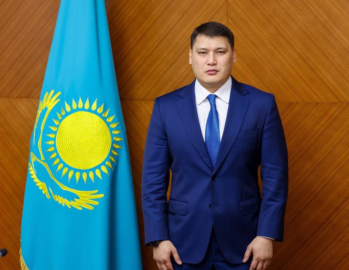 Руслан Берденов возглавил Центр развития Алматы Об этом сообщил блогер Бейбит Алибеков в своем Telegram канале АО Центр развития города Алматы принадлежит государству Назначение Берденова можно рассматривать как понижение Ранее он занимал должность заместителя акима мегаполиса а до этого был депутатом Мажилиса 29 августа Берденова освободили от должности по собственному желанию Его однопартиец из партии Respublika Айдарбек Ходжаназаров связал это с тем что городские проблемы не будут ждать когда Берденов завершит лечение после покушения на него