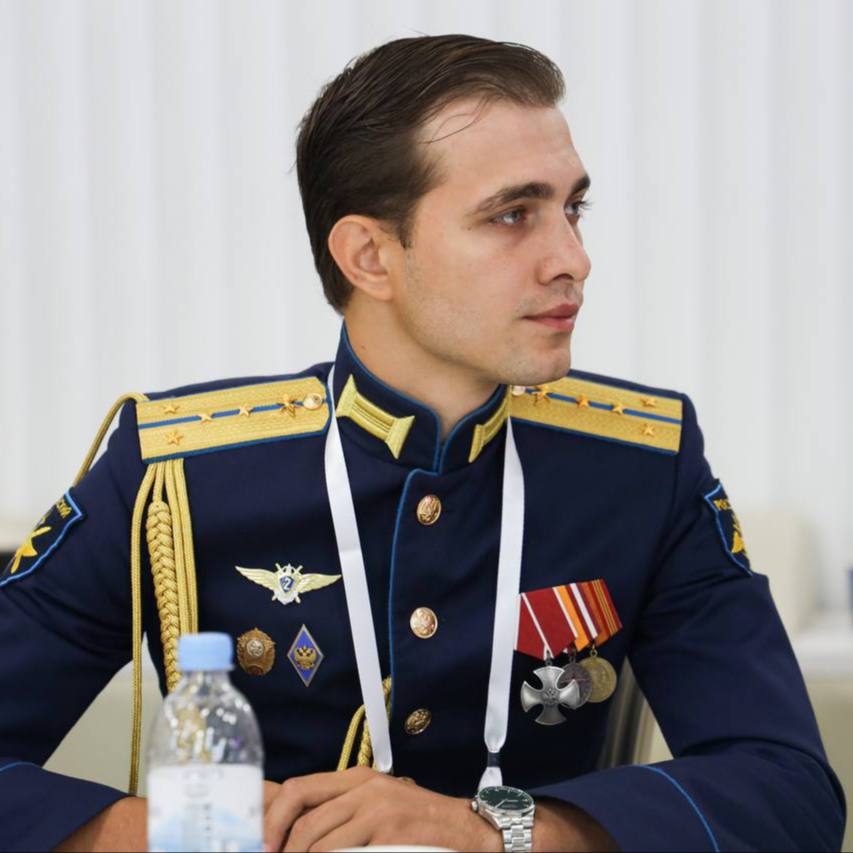 Бывший военный лётчик и ветеран СВО с орденом Мужества Максим Гутник займёт должность заместителя министра внутренней политики Липецкой области К своим обязанностям он приступит уже завтра Подписаться Написать нам