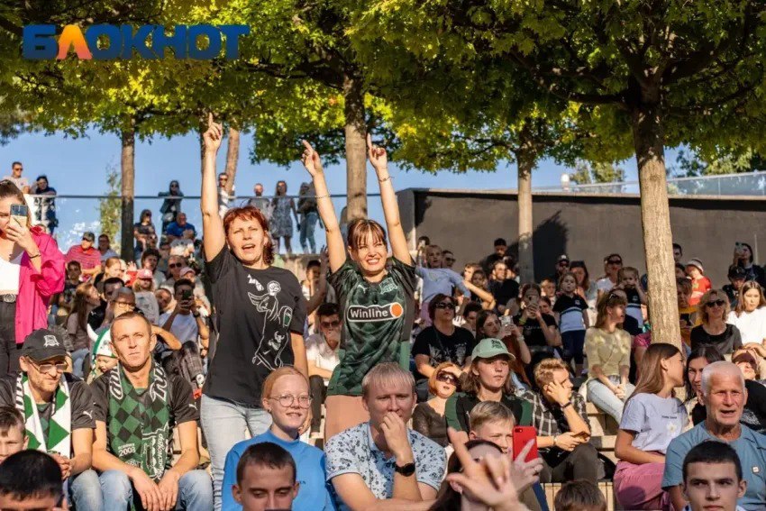 В амфитеатре парка Галицкого покажут матч «Краснодара» с «Пари НН».  20 июля в рамках первого тура Мир Российской Премьер-лиги «Краснодар» в Казани сыграет с «Пари Нижним Новгородом». Прямая трансляция стартует в 15:30. С 14:30 начнется развлекательная программа с ведущим, конкурсами и призами. Вход свободный.   ‍ Объявления работа   Купи/продай авто  Найти врача