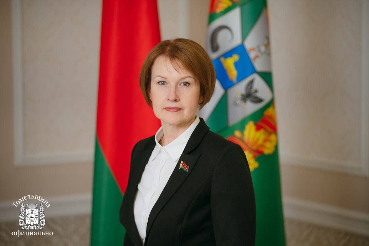 Член Совета Республики председатель областного Совета депутатов Екатерина Зенкевич о проекте Программы социально экономического развития страны на следующую пятилетку В этом году завершается реализация шестой пятилетней программы социально экономического развития Республики Беларусь Гомельская область как и вся страна напряженно работали над реализацией ее основных положений и формированием задела на следующую пятилетку Сенатор отметила что получены значительные результаты последовательно осуществляется социальная политика государства направленная на улучшение качества жизни граждан стабильно работают учреждения образования культуры медицины содержатся дороги ведется строительство на постоянной основе осуществляется комплексное благоустройство Мы и дальше продолжим работать надобеспечением нового жизненного уровня для каждого гражданина нашего государства И цели будут выполнены при условии тесного взаимодействия государства и усилий каждого гражданина