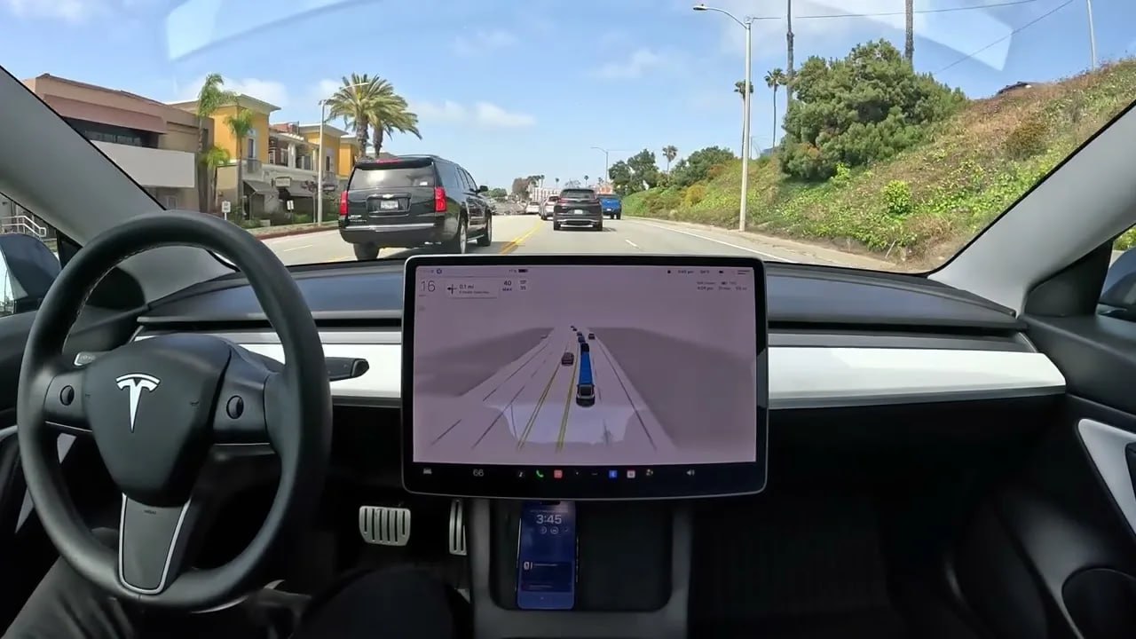 Американские органы по надзору за безопасностью автомобилей изучают случаи задержки Tesla Inc с предоставлением информации о ДТП с участием систем помощи водителю TSLA Национальное управление безопасностью движения на трассах выявило несколько отчётов об инцидентах от автопроизводителя которые были поданы через несколько месяцев или более после происшествия согласно документу опубликованному на сайте агентства Согласно распоряжению агентства компании как правило должны были подавать такие отчёты в течение одного или пяти дней с момента получения уведомления о происшествии сообщили в NHTSA jkinvest news jkinvest