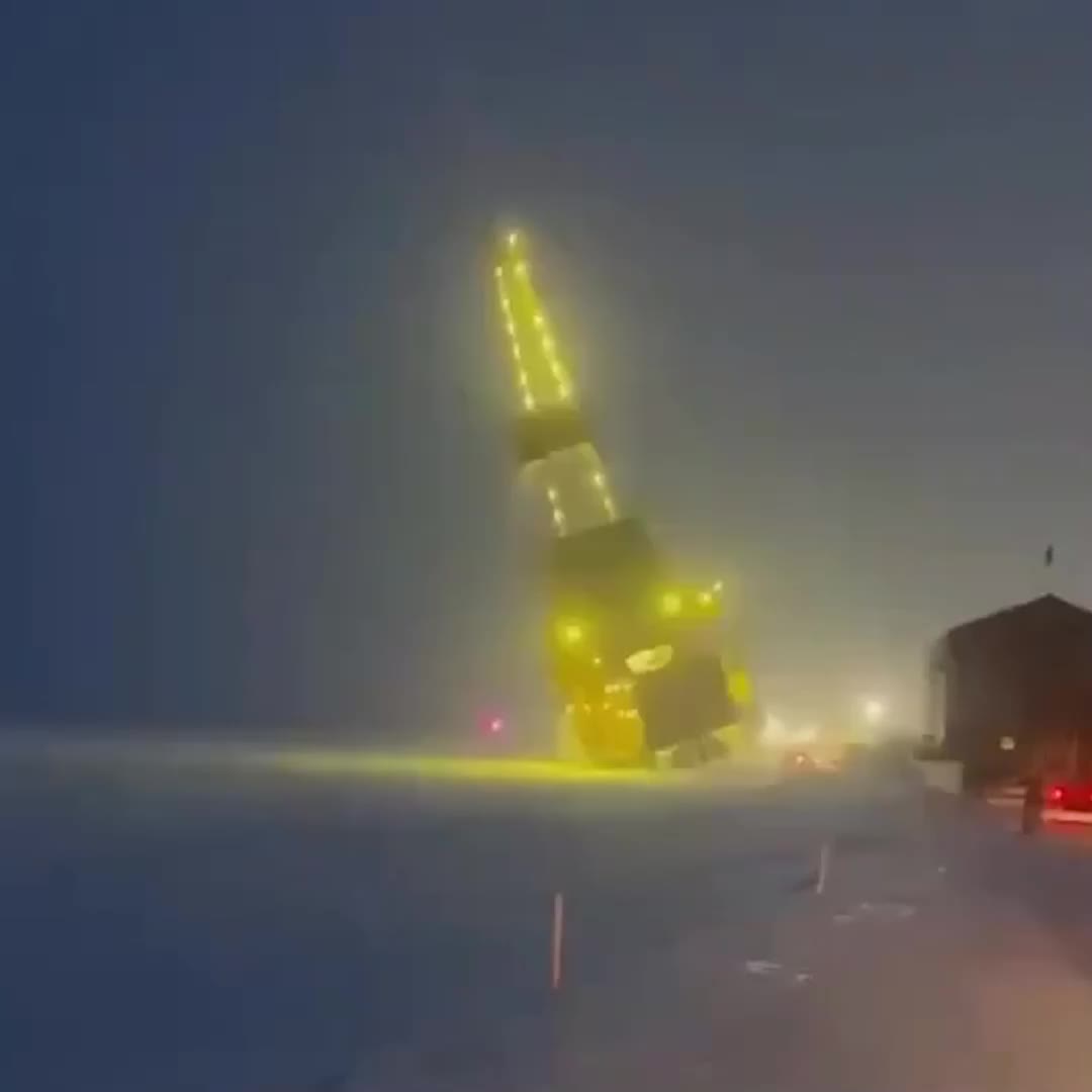 Обрушение мобильной буровой установки на Аляске: никто не пострадал