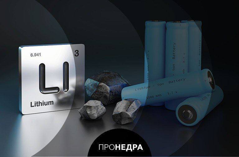 Цена лития в Китае резко выросла Цена на литий в Китае резко выросла в понедельник после того как глава крупного китайского производителя Ganfeng Lithium Group Co спрогнозировал значительный рост спроса на металл Председатель совета директоров Ли Лянбинь заявил что спрос на литий для аккумуляторов может вырасти на 30 или даже 40 в 2026 году Самый торгуемый фьючерсный контракт на карбонат лития на Гуанчжоуской бирже вырос на 9 приблизившись к отметке 95 200 юаней за тонну Это самая высокая цена с июня 2024 года Ли Лянбинь также заявил что рост спроса может поднять цену на карбонат лития до 150 000 или даже до 200 000 юаней за тонну За этот месяц цены выросли уже более чем на 17 Пронедра Подписывайся