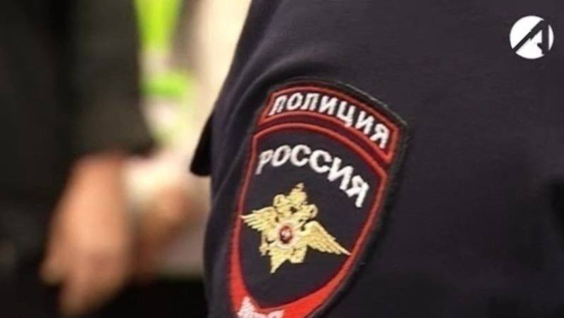 В Астрахани ищут участника конфликта с тренером спортивной команды По факту происшествия следственные органы регионального УМВД России уже возбудили уголовное дело Правоохранители проводят оперативно разыскные мероприятия с целью задержания предполагаемого участника конфликта в ходе которого тренер одной из местных спортивных команд получил телесные повреждения Действия фигуранта квалифицированы по статье о хулиганстве В настоящее время устанавливаются все обстоятельства произошедшего Проводится процессуальная проверка Астрахань 24 в МАХ