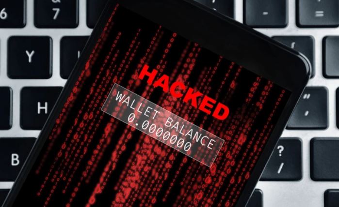 ЦБ хочет обязать банки возвращать деньги клиентам при взломе мобильного приложения Это будет происходить в том случае если мошенники в результате взлома мобильного приложения банка с помощью вредоносной программы похитили средства Подробно вопрос будет обсуждаться в 2026 году В соответствии с рекомендациями регулятора банки доработали свои приложения функционалом который выявляет на устройстве клиента вредоносное ПО Ранее президент России Владимир Путин поручил Банку России и правительству разработать поправки к законодательству касающиеся возмещения гражданам похищенных денег fatcat18