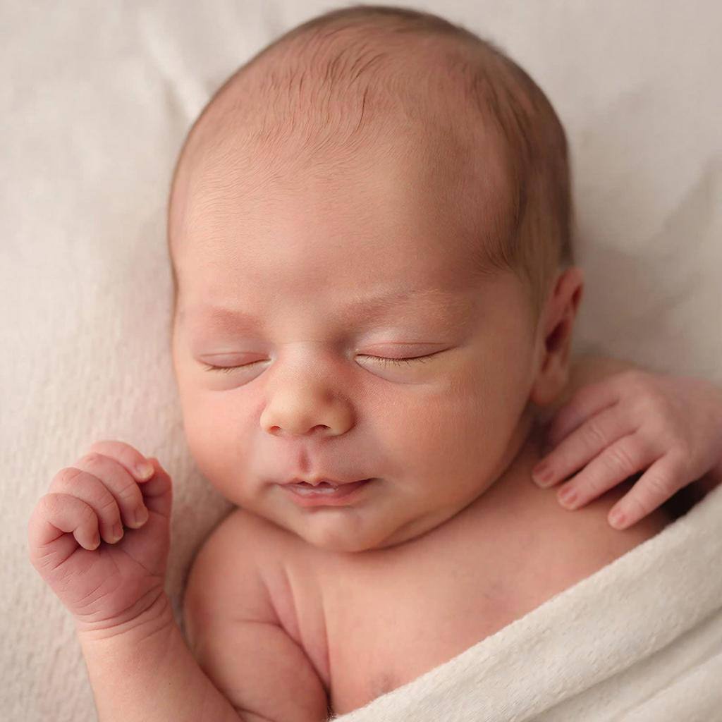 Какие имена новорожденным выбирали в ноябре жители Шпаковского округа Чаще всего Александр Артëм Михаил Анна Варвара Виктория Среди редких и необычных встречались Борислав Пересвет Афина Сарра Специалисты окружного ЗАГСа подсчитали  Девочек родилось немного больше чем мальчиков  По общему числу рождений месяц уступил прошлогоднему ноябрю  Две семьи встретили уже шестых детей  Первенцев и вторых детей родилось поровну