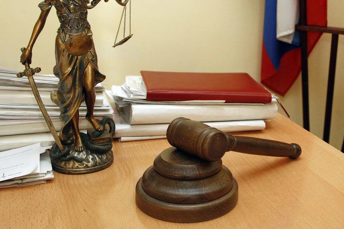Участники ОПГ предстанут перед судом В Челябинске будут судить шесть человек, которые группой лиц совершали на территории города разбои, грабежи, вымогательства и мошенничество. Среди потерпевших в том числе сироты и дети без попечения родителей. Преступную деятельность пресекли в июне 2024 года силовики МВД, ФСБ и Росгвардии. Проведено около 40 обысков. Расследование завершено, дело направлено в суд.