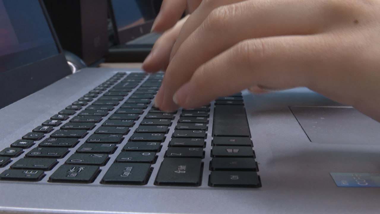 Составлен топ лучших вакансий января в Волгограде По результатам исследования SuperJob зарплату в пределах 150 180 тысяч рублей предлагают водителю экспедитору категории Е Главный конструктор может получать в среднем 131 тысячу рублей начальник почтамта 120 130 тысяч рублей В топе также должность инженера ПТО 100 тысяч рублей Замыкает список врач статистик 80 85 тысяч рублей Наивысшие предложения по заработной плате у врачей стоматологов ортопедов в Челябинске Перми Новосибирске и Красноярске до 500 тысяч рублей Подписаться Перейти на сайт MAX