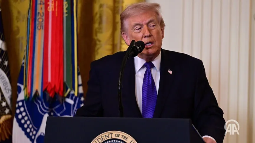 Испанские СМИ сообщили что администрация президента США Дональда Трампа начала работу над мерами против ряда союзников по НАТО которых Вашингтон считает сложными включая Испанию из за их отказа поддержать операции против Ирана По данным публикаций в утечке внутренней электронной переписки Министерства обороны США говорится что рассматриваются различные сценарии наказания стран НАТО не поддержавших американские действия в атаках на Иран и операциях в районе Ормузского пролива Испанская газета El País сообщила что премьер министр Испании Педро Санчес затронул эту тему во время неформальной встречи лидеров ЕС в Кипрской Республике Подробнее на нашем сайте v aa com tr 3916623 24 7 в сутки с Агентством Анадолу