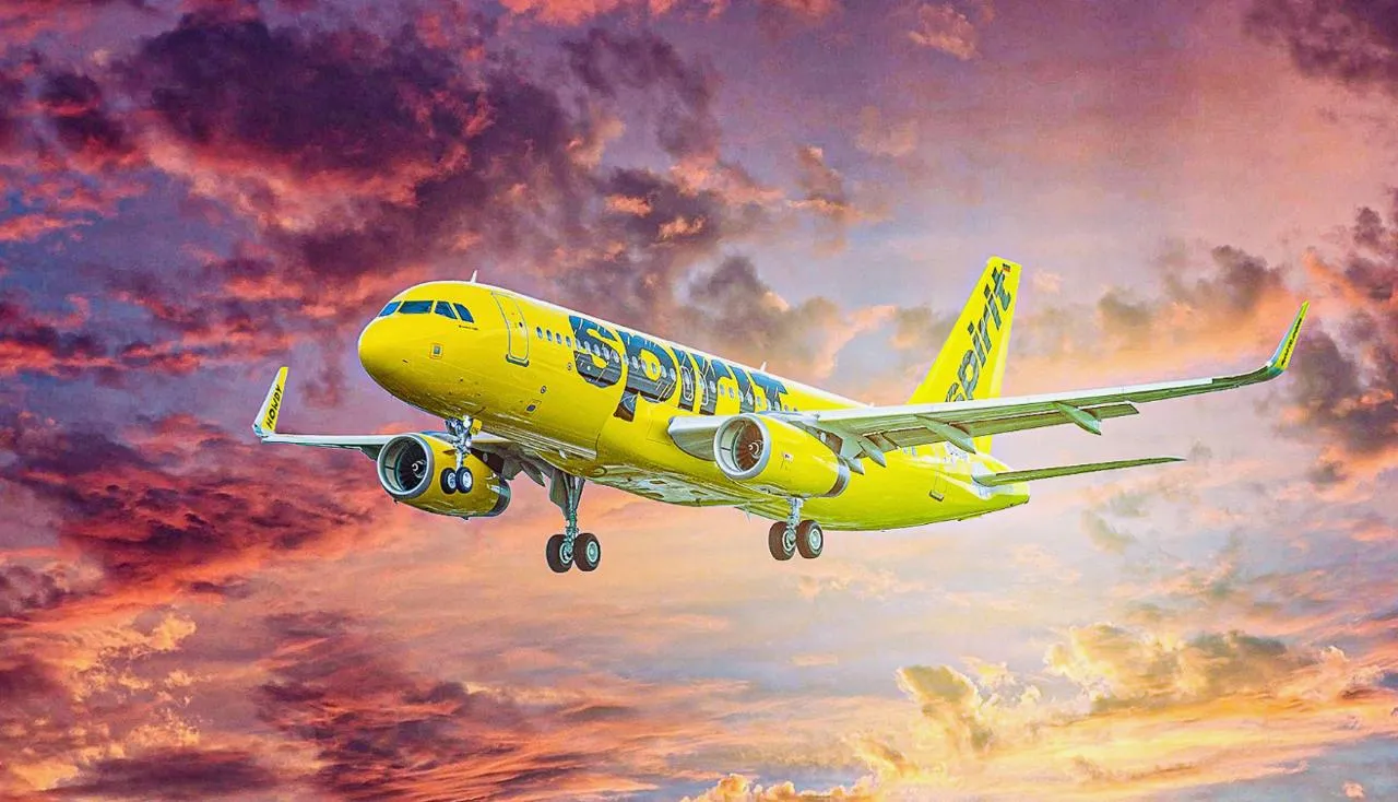 Американский лоукостер Spirit Airlines находится на грани ликвидации из за роста издержек связанных с повышением цен на авиационное топливо Решать будут кредиторы Во вторник норвежская бюджетная авиакомпания Norse Atlantic заявила что привлечёт 110 миллионов посредством размещения акций для решения проблемы повышения цен на топливо Вчера акции компании упали в цена на 50
