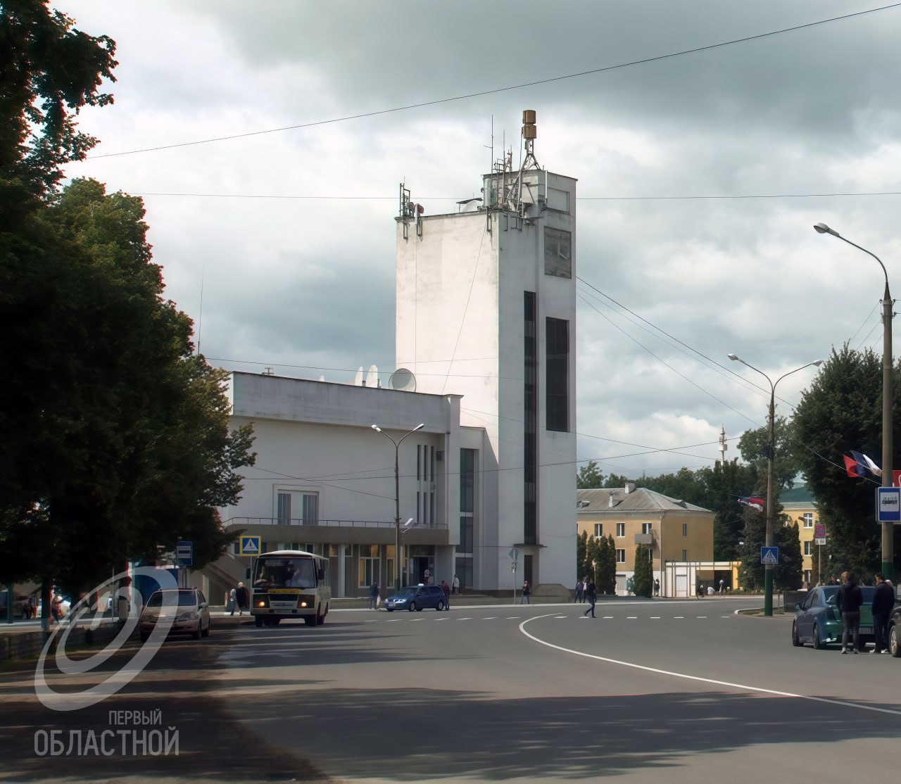 20 октября в Мценске определятся с новым мэром города Его выберут на внеочередном заседании горсовета Оно состоится в будущий понедельник В повестке этот единственный вопрос Об этом сообщает газета Мценский край Напомним 9 октября по решению суда полномочия прежнего главы Николая Кочетаева досрочно прекращены Он руководил исполнительной властью Мценска с февраля 2022 года и был выбран из числа депутатов Теперь народным избранникам Мценска предстоит выбрать нового руководителя который возглавит администрацию города Perviy Oblastnoi Мы в МАХ
