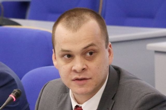 Бывшему вице мэру Ставрополя Ивану Скорнякову вынесли приговор Скорняков в мае 2019 года а также с марта 2020 года по май 2021 года заключил контракты с тремя подрядными организациями на благоустройство общественных территорий столицы региона Общая сумма превысила 441 млн рублей Чиновник знал что экспертизы по договорам не проводились но подписал справки о стоимости работ В результате на расчётные счета подрядчиков перечислили за фактически не выполненные работы свыше 10 5 млн рублей Скорнякова признали виновным в превышении полномочий Его приговорили к двум годам колонии поселения а также запретили занимать руководящие должности в органах власти на 2 года 6 месяцев Приговор в законную силу не вступил отметили в прокуратуре Ставропольского края   Подписывайтесь на Аргументы и Факты Северный Кавказ Telegram МАХ