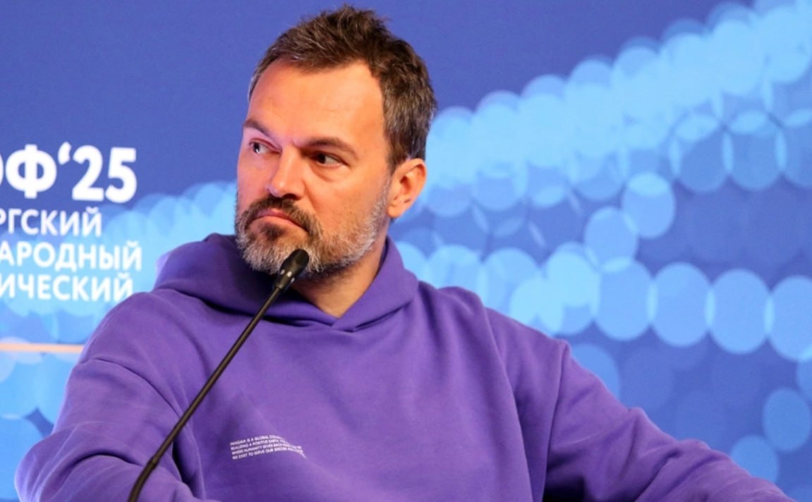 Sk Capital входит в группу ВЭБ РФ инвестировал 5 млрд руб в Сайберус фонд в области информационной безопасности основанный бизнесменом Юрием Максимовым В обмен Sk Capital получила менее 25 в фонде Привлеченные средства Сайберус планирует направить на слияния и поглощения с ведущими предприятиями в сфере кибербезопасности и IT а также на поддержку экспорта технологий информационной безопасности в дружественные страны Также сделка позволит фонду подготовиться к выходу на публичный рынок в течение нескольких лет рассказал представитель но детали не раскрыл Фото Максим Константинов Global Look Press РБК в Telegram и MAX