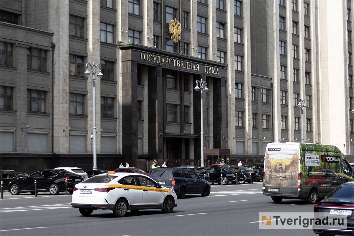 В России планируют ужесточить штрафы за нецензурную брань На межфракционной думской комиссии по защите русского языка в весеннюю сессию может быть рассмотрена инициатива об увеличении штрафов за использование ненормативной лексики в общественных местах и интернете. #Госдума_РФ #нецензурная_брань #штрафы
