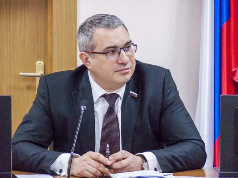 Бывший председатель думы Нижнего Новгорода, генеральный директор завода «Завод Красный якорь» Дмитрий Барыкин объявлен в розыск. Соответствующая информация размещена в базе МВД. 6 июня в Тверском суде Москвы ему должны избрать меру пресечения в рамках уголовного дела о мошенничестве в особо крупном размере.