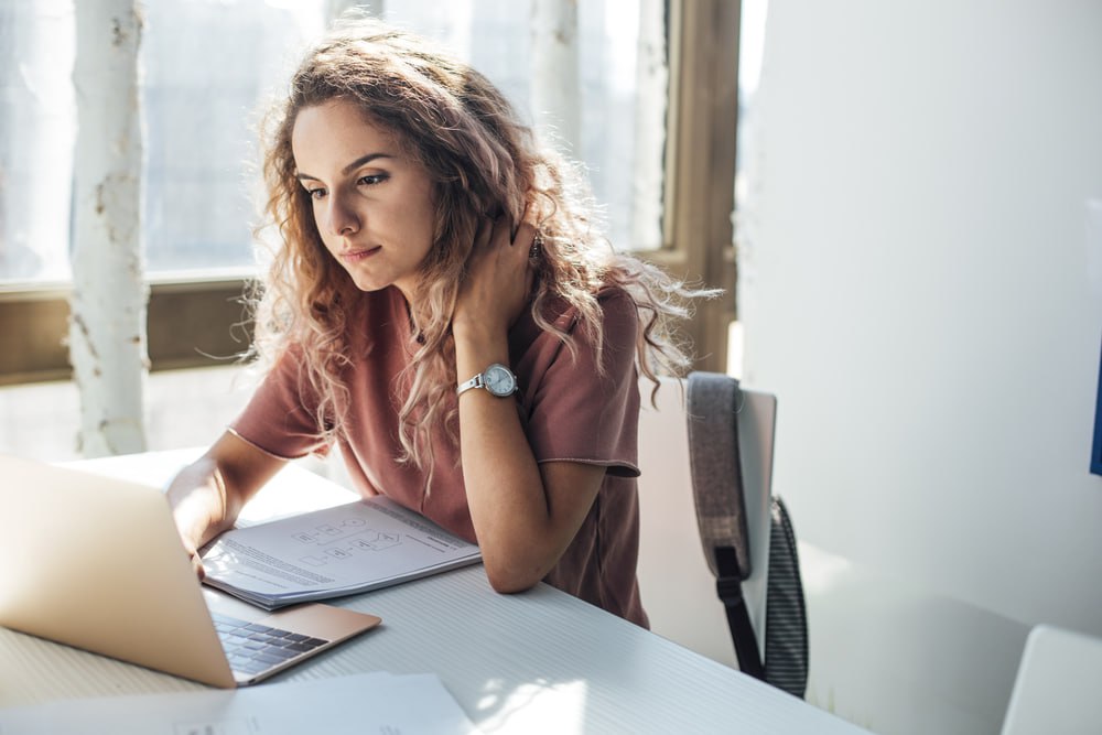 Минтруда поручать сотруднику дополнительную работу можно только с доплатой Работодатель вправе поручить работнику дополнительные обязанности но лишь с его письменного согласия и за дополнительную оплату Размер доплаты устанавливается по соглашению сторон а для бюджетных организаций по постановлению правительства Минск Новости MINSKNEWS BY Telegram Viber FB VK Inst TikTok YouTube