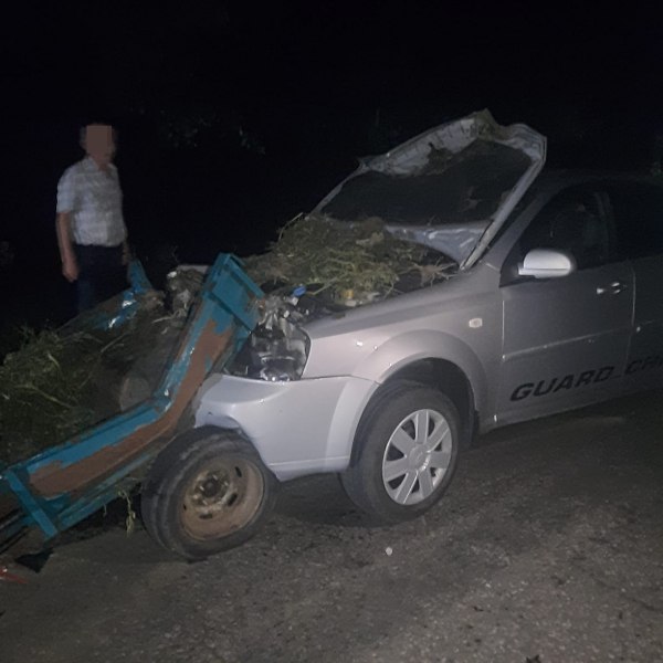 На трассе в Порецком районе Chevrolet Klan столкнулся с движущимся впереди мотоблоком. Предварительная причина ДТП – несоблюдение безопасной дистанции 42-летним водителем иномарки.   От полученных травм 57-летний житель села, который управлял мотоблоком, погиб.  Предполагаемый виновник аварии трезв. В этом году он уже четырежды привлекался к административной ответственности за превышение скорости.