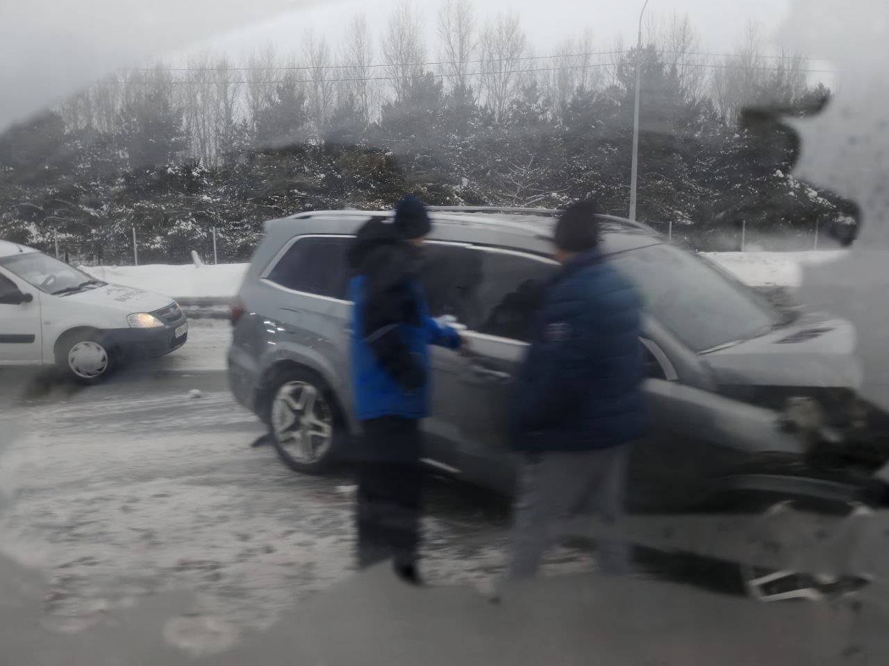 Два внедорожника стали участниками ДТП на выезде из Барнаула Авария произошла на Правобережном тракте Подробности уточняются Фото Катунь 24