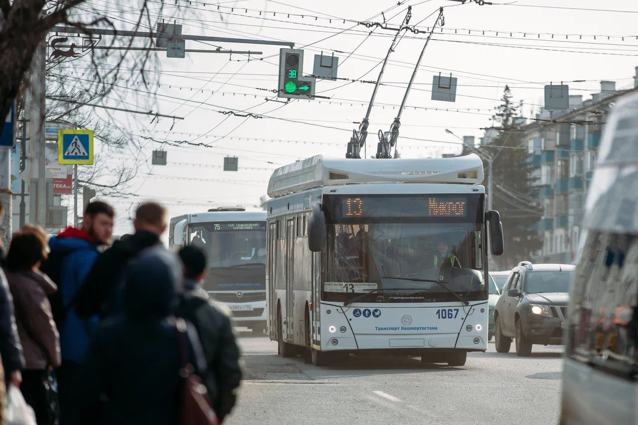 В Башкирии за 1,6 млрд руб. построят комплекс по производству троллейбусов   Как сообщили в правительстве региона, это совместное предприятие Минского автозавода и Уфимского трамвайно-троллейбусного завода. Новый комплекс планируется  построить за два года, он расположится на площадке особой экономической зоны «Алга» рядом с индустриальным парком «Уфимский».   «Мы выделяем два ключевых направления работы. Первое – это перспективы сотрудничества в рамках действующих производственных мощностей с возможностью выхода на новую строительную площадку. Второе направление – это развитие сервисного центра», — рассказал генеральный директор ОАО «МАЗ»  Валерий Иванкович.