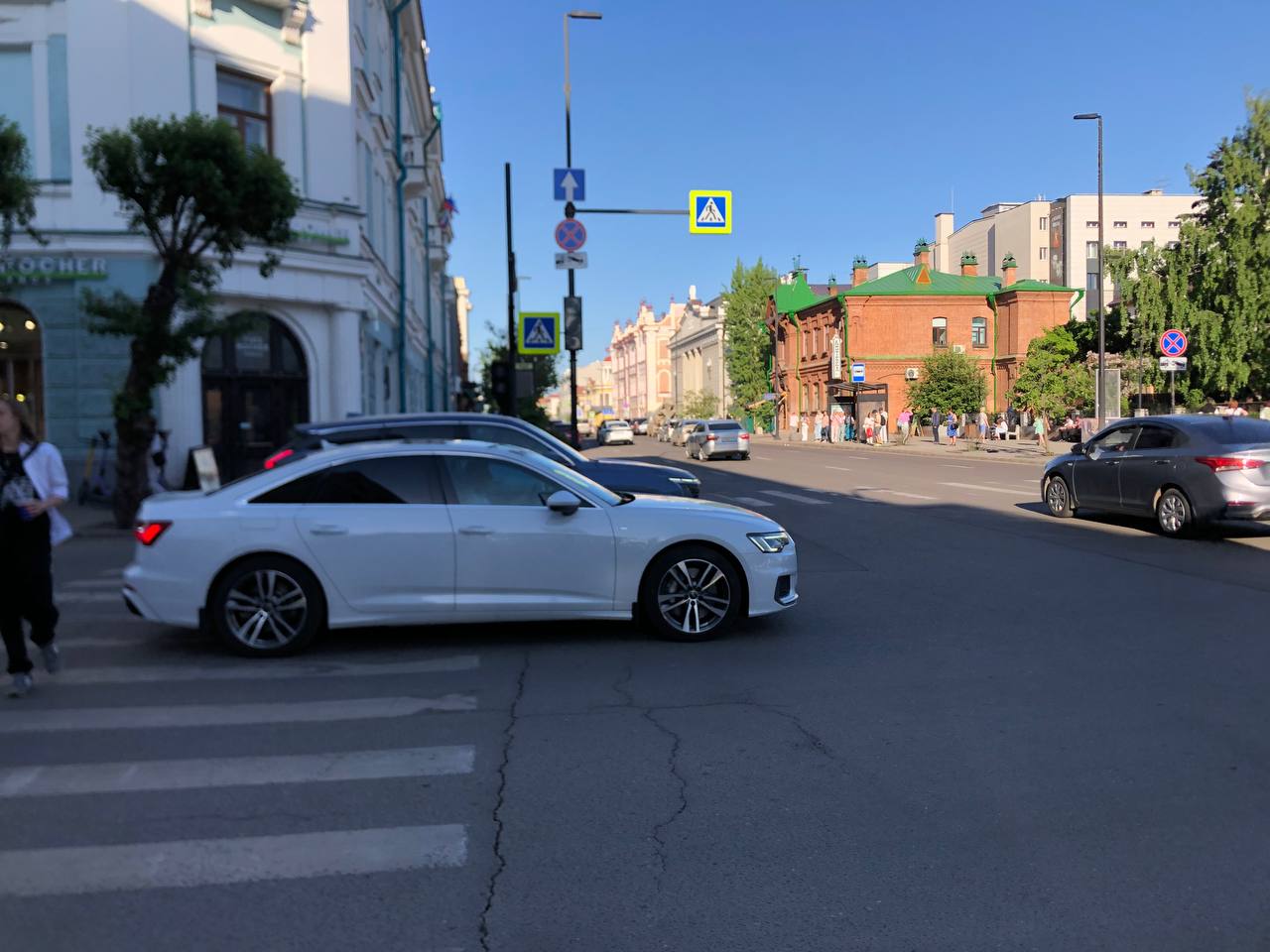 В центре Красноярска не работают светофоры, а в домах на Мира, Ленина, Карла Маркса, Парижской Коммуны и Кирова нет света. Движение на дорогах затруднено. Сайт 005 пишет, что отключение аварийное, причина выясняется.