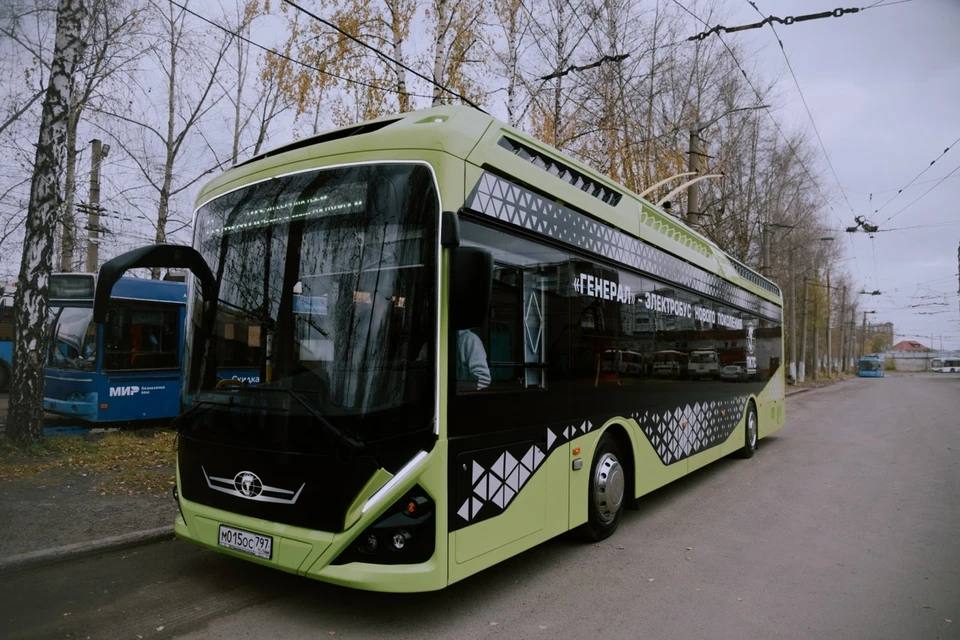 Два электробуса запустят в Томске в декабре-январе  Администрация подписала контракт на поставку двух троллейбусов с увеличенным автономным ходом на сумму 72,9 млн руб. Первое время новые троллейбусы будут ходить по имеющимся маршрутам. Потом запустят по новым, сейчас их разрабатывают.