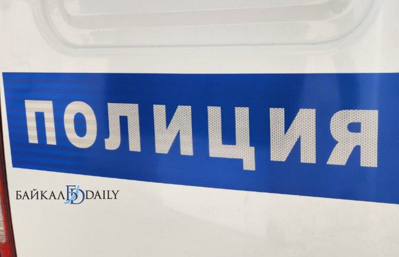 В Улан Удэ неизвестный выстрелил в такси Инцидент произошёл на днях на остановке Призывной пункт Стрелявший попал в боковое стекло к счастью не задев людей Полиция устанавливает личность стрелявшего В настоящее время сотрудниками полиции проводится проверка по выяснению всех обстоятельств произошедшего сообщили Байкал Daily в МВД по Бурятии