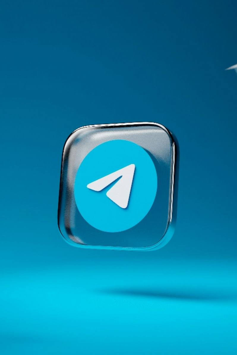 Массовый сбой в работе Telegram По словам пользователей в приложении не загружаются фото и видео а также не отправляются сообщения За сутки зарегистрировано более тысячи жалоб ВПШ